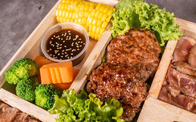 Bên trong hộp cơm đắt nhất Việt Nam, giá bán không thể tin nổi có những gì?-1