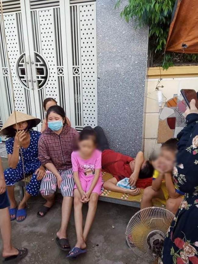 Vụ dân đưa giường chiếu nằm trước cổng nhà nguyên phó trưởng công an huyện để đòi lại tiền mua đất: Đã trả 160 triệu, nợ lại 520 triệu-2