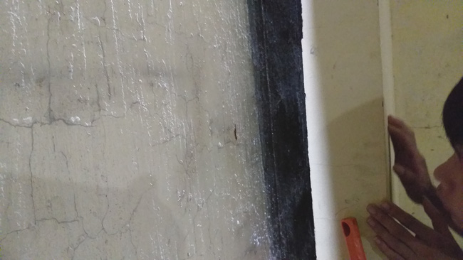 Đã tìm ra người mẹ bỏ rơi bé trai sơ sinh trong khe tường ở Hà Nội: Là sinh viên đại học năm 2, bỏ con vì lo ảnh hưởng gia đình và việc học-1