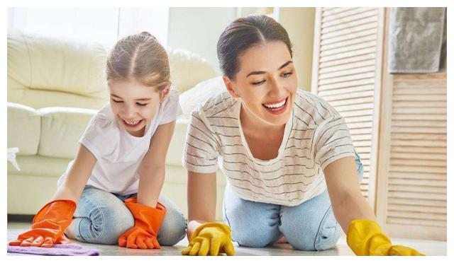 Mẹ cụt tay chăm con bằng chân, nhìn những hình ảnh đời thường khiến nhiều người rơi lệ-9