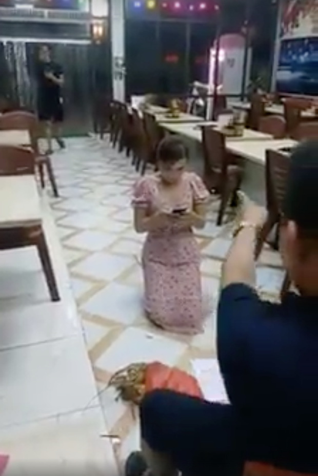 Chủ quán nướng bắt nữ khách hàng quỳ gối xin lỗi có thể đối diện mức án 2 năm tù-1