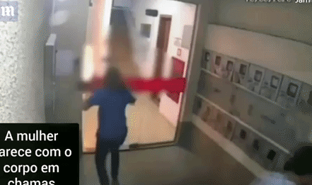 Mẫu nữ đình đám bất ngờ bốc cháy như ngọn đuốc sau trận cãi nhau nảy lửa với người yêu-1