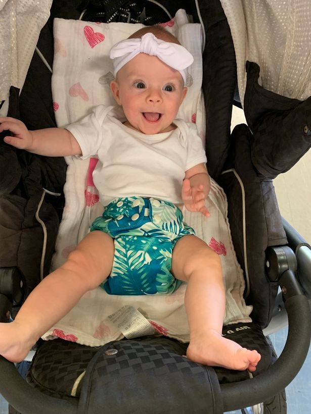 Chào đời với khối u lớn gấp rưỡi cơ thể, nhưng chỉ 1 năm sau ai nhìn em bé cũng bất ngờ-4