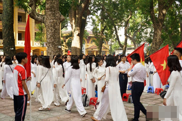 Vẫn còn nhiều phụ huynh ở TP.HCM mất ăn mất ngủ vì con chưa có chỗ học lớp 1 dù ngày khai giảng đã đến gần-3