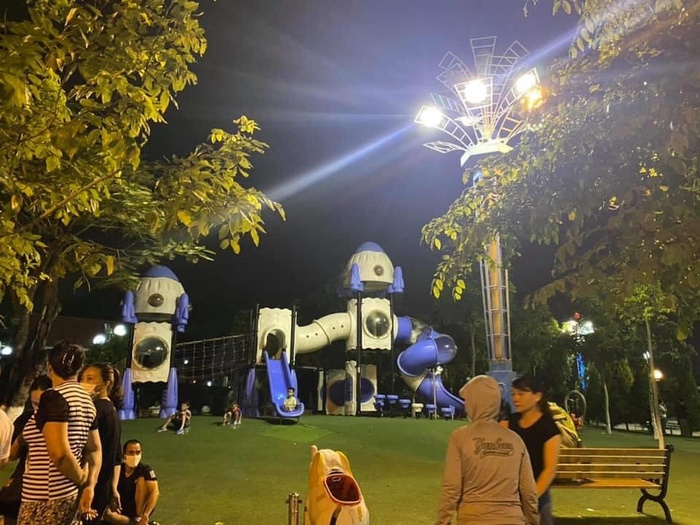 Bé trai 2,5 tuổi mất tích bí ẩn khi đang chơi ở công viên-3