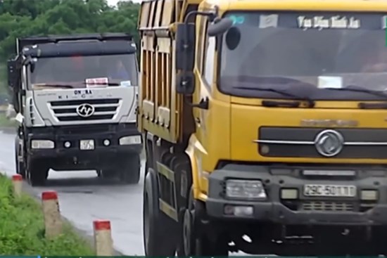 Xe quá tải 'đại náo' Hà Nội, cứ kiểm tra là ra lỗi