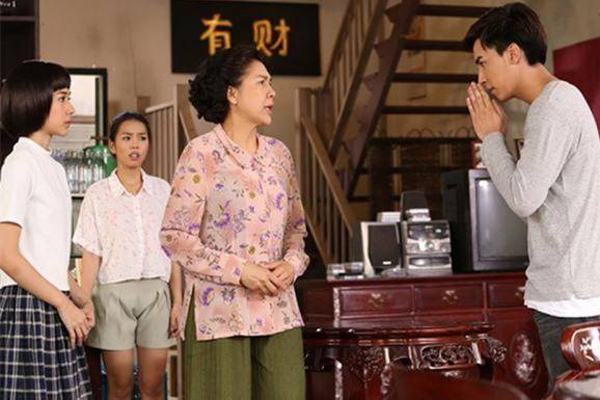 Bị mẹ chồng đánh đuổi đến chảy máu đầu, 10 phút sau bà chạy theo dúi cho 5 cây vàng-3