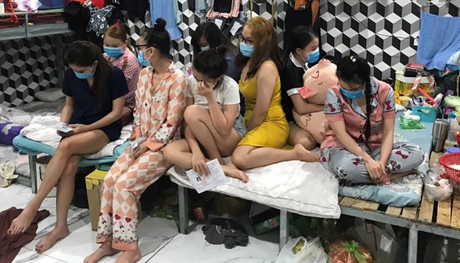 Quán massage đón khách bất chấp lệnh cấm-1