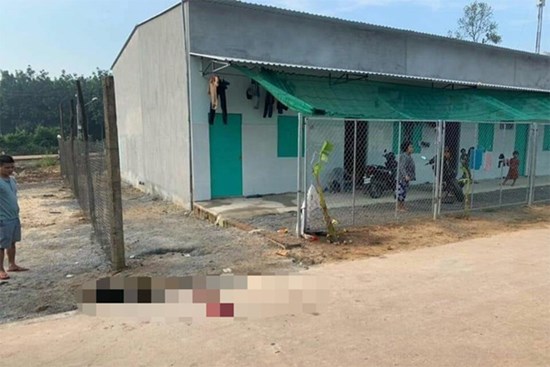 Vợ ở cùng em họ, chồng tìm thấy tưởng người tình nên dùng dao đâm chết