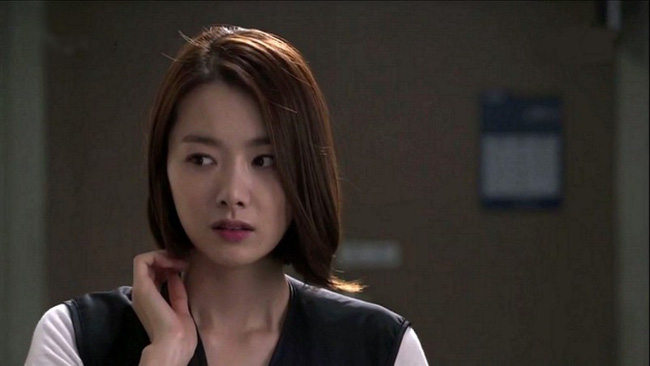 Xách về giỏ hoa quả nhập khẩu mà vợ tái mặt, tôi chỉ biết sự thật khi vô tình nghe cuộc điện thoại của cô ấy-1