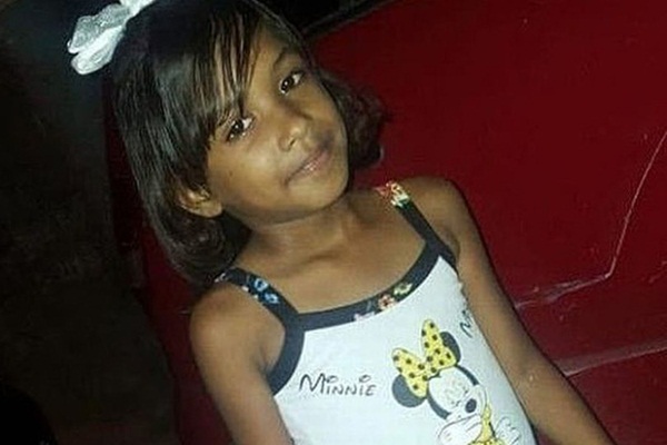 Bé gái 9 tuổi đột ngột mất tích không dấu vết, hình ảnh cuối cùng trên camera của em khiến cha mẹ chết lặng-1