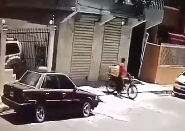 Bé gái 9 tuổi đột ngột mất tích không dấu vết, hình ảnh cuối cùng trên camera của em khiến cha mẹ chết lặng-2