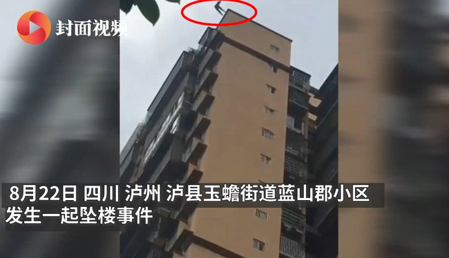 Nữ sinh 15 tuổi nhảy lầu tự tử từ tầng 25, ông bố cố gắng níu con lại cũng rơi theo, nguyên nhân đằng sau đang bị xuyên tạc-1