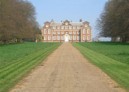 Bóng dáng bí ẩn tại hành lang của tòa nhà khiến dân mạng xôn xao và nguồn cơn đến từ bi kịch của người vợ với mối tình vụng trộm-1