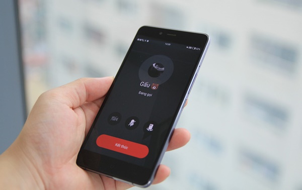 Chồng vừa tắm xong chưa mặc áo vẫn video call cho bạn học cũ, vợ xâu chuỗi các vấn đề rồi phát hiện bí mật động trời và kết cục mới thật hả hê-1