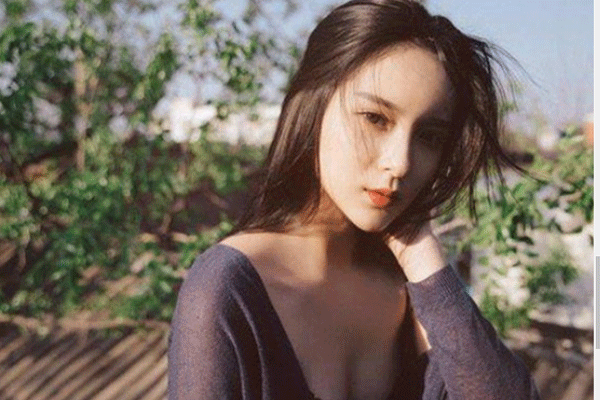 Chồng vừa tắm xong chưa mặc áo vẫn video call cho 