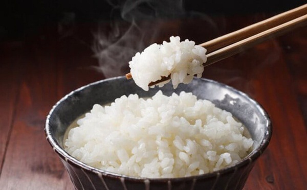Đây là sai lầm nghiêm trọng khi ăn cơm của nhiều phụ nữ, không mau thay đổi bạn sẽ tăng cân nhanh và mắc đủ thứ bệnh-1