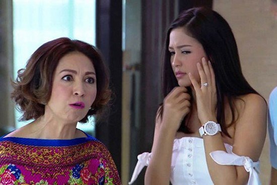 Bị mẹ chồng đánh đuổi đến chảy máu đầu, 10 phút sau bà chạy theo dúi cho 5 cây vàng