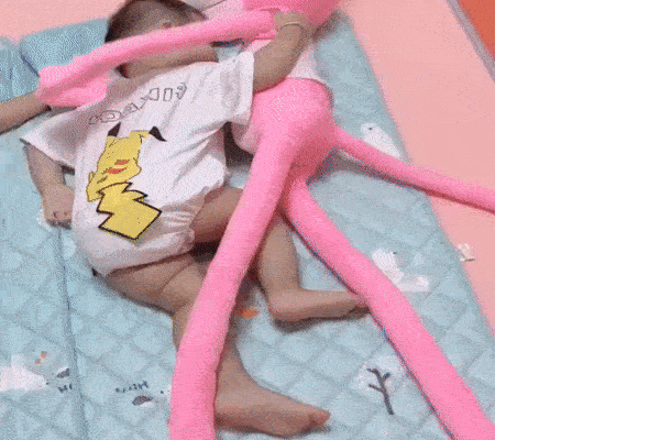 Bố cho hai con sinh đôi đi ngủ nhàn tênh nhờ 1 bí quyết, các mẹ