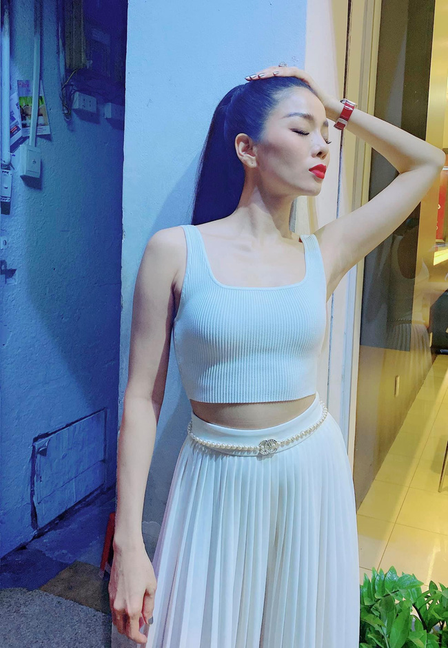 Lệ Quyên mặc nội y khoe body rực lửa, nóng hơn cả trời trưa Hà Nội tháng 8 giữa ồn ào hôn nhân rạn nứt-2