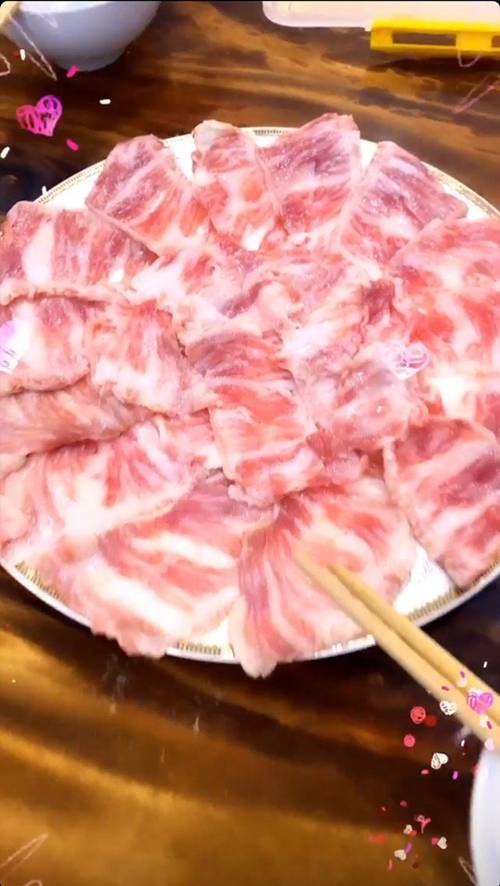 Đến nhà Nhã Phương chơi, Thuý Ngân được Trường Giang đích thân vào bếp, đãi thịt ú ụ-4