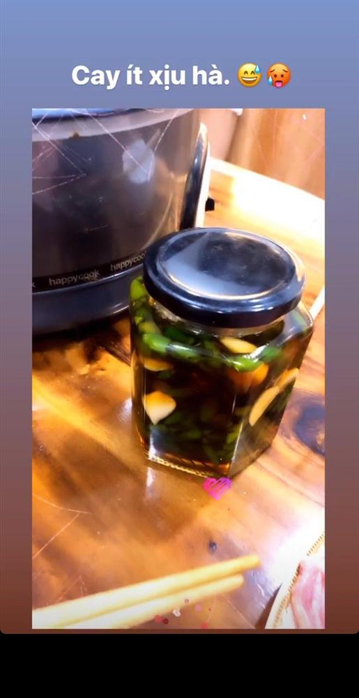 Đến nhà Nhã Phương chơi, Thuý Ngân được Trường Giang đích thân vào bếp, đãi thịt ú ụ-6