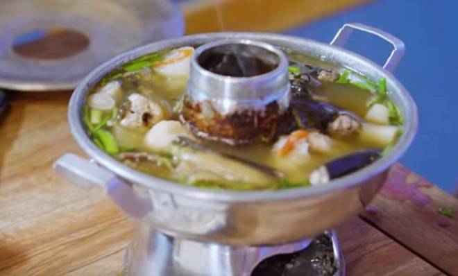 Đến nhà Nhã Phương chơi, Thuý Ngân được Trường Giang đích thân vào bếp, đãi thịt ú ụ-19