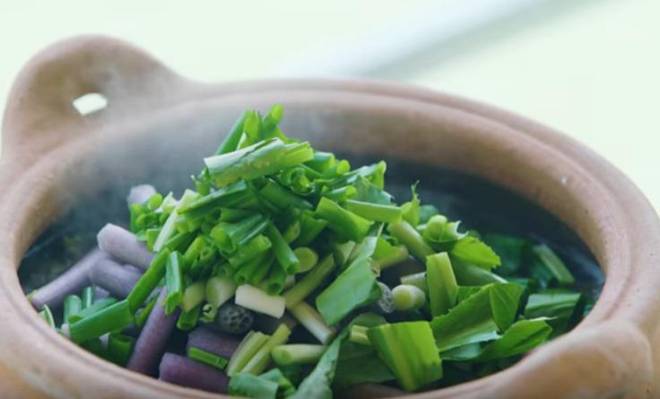 Đến nhà Nhã Phương chơi, Thuý Ngân được Trường Giang đích thân vào bếp, đãi thịt ú ụ-21