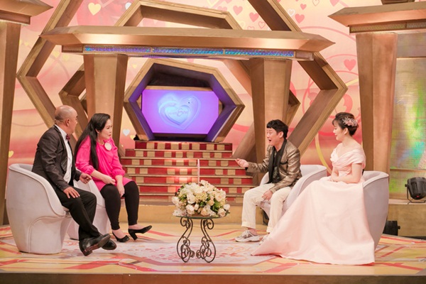 Vợ kém 12 tuổi của Tấn Bo: Hàng xóm nói chồng tôi bê đê-1