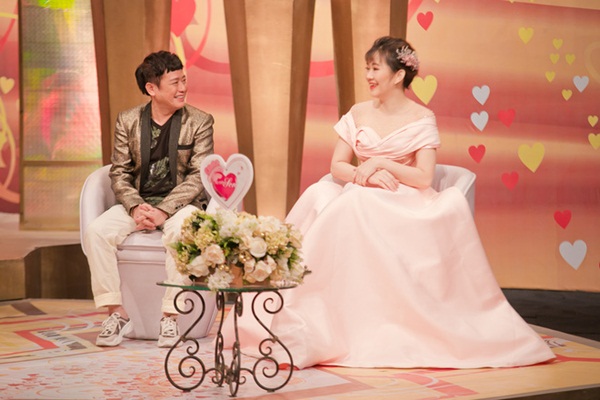 Vợ kém 12 tuổi của Tấn Bo: Hàng xóm nói chồng tôi bê đê-2