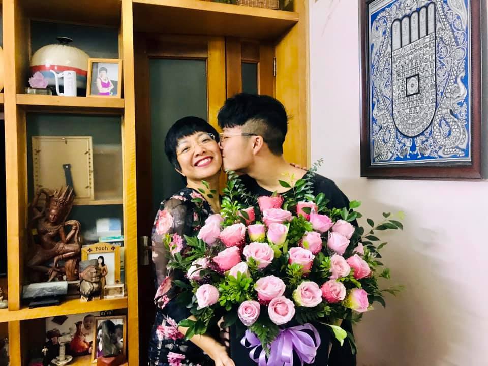 Quà tặng sinh nhật của con trai khiến MC Thảo Vân nghẹn ngào-2