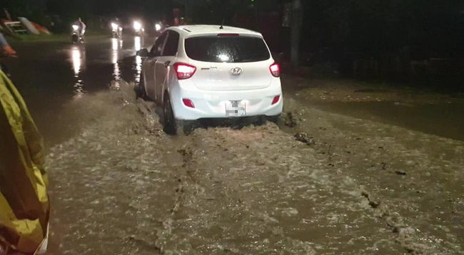 Tài xế nghi say rượu lái xe tông bị thương bé gái nhưng mặc kệ, còn tự nhận là công an quát nạt người đi đường rồi rồ ga bỏ chạy-2