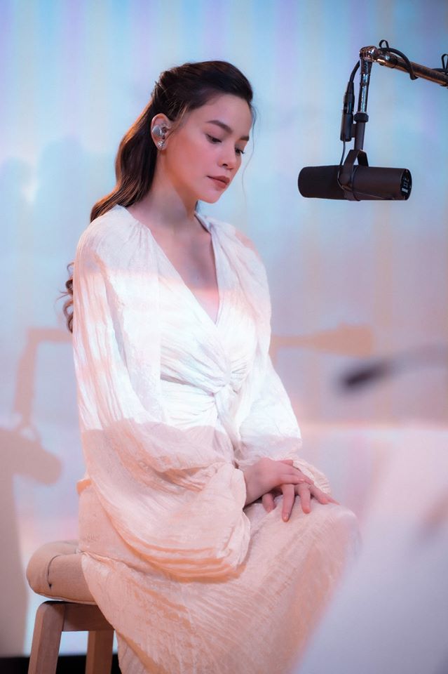 Hà Hồ quả là Bà Hoàng sang chảnh: Diện toàn đồ rộng thùng thình, có khi còn cưa sừng làm nghé mà vẫn đẹp bất chấp-4