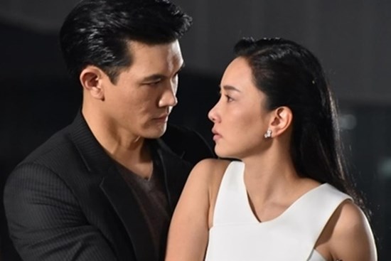 Chồng hoàn hảo nhưng vợ vẫn kiên quyết ly hôn, anh gào lên chất vấn thì cô nhếch miệng mỉa mai: 