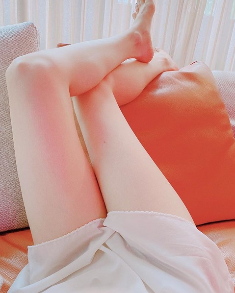 Lệ Quyên tung ảnh mặc váy ngủ khoe vòng 3, người nhìn chỉ chú ý vào xương ngực gân guốc-3