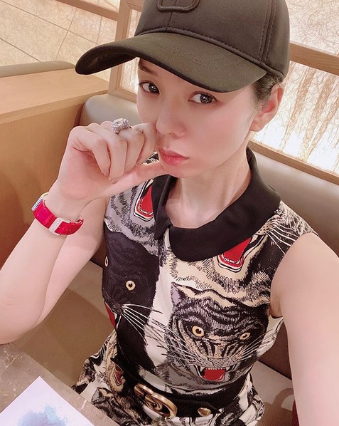 Lệ Quyên tung ảnh mặc váy ngủ khoe vòng 3, người nhìn chỉ chú ý vào xương ngực gân guốc-7