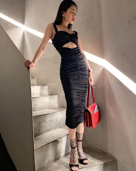 Lệ Quyên tung ảnh mặc váy ngủ khoe vòng 3, người nhìn chỉ chú ý vào xương ngực gân guốc-8