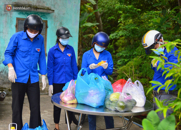 Những shipper áo xanh đi chợ miễn phí giúp người dân Đà Nẵng trong mùa dịch-4