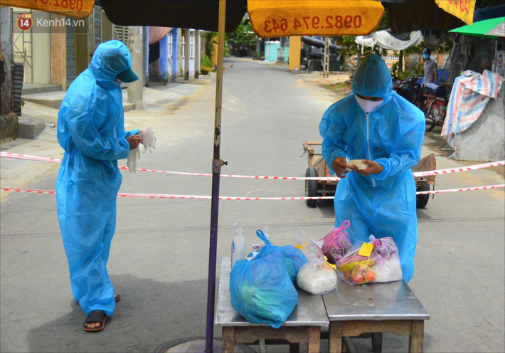Những shipper áo xanh đi chợ miễn phí giúp người dân Đà Nẵng trong mùa dịch-6