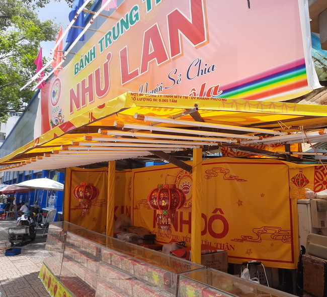Thị trường bánh trung thu: Giá tăng, khách mua èo uột-3