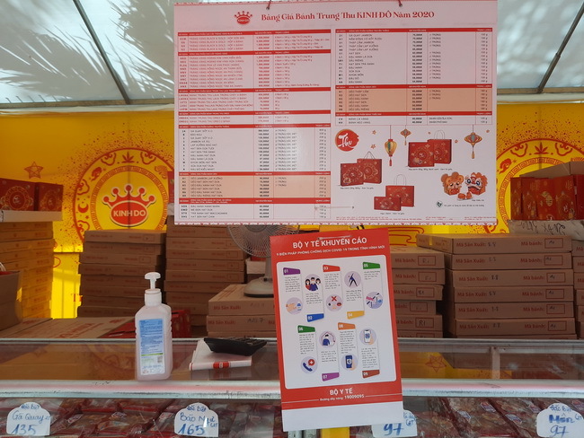 Thị trường bánh trung thu: Giá tăng, khách mua èo uột-5