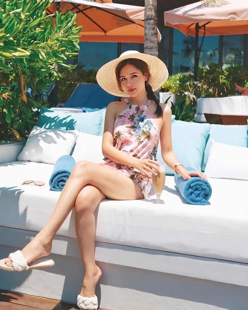 Bà xã của thiếu gia Cocobay khoe làn da mịn màng tuổi 30, bật mí tuyệt chiêu không cần kem nền mà da vẫn căng mọng-4