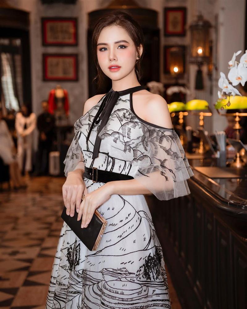 Bà xã của thiếu gia Cocobay khoe làn da mịn màng tuổi 30, bật mí tuyệt chiêu không cần kem nền mà da vẫn căng mọng-9