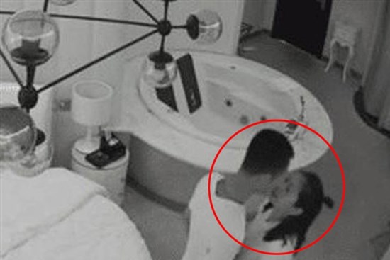 Cùng người yêu vào khách sạn 