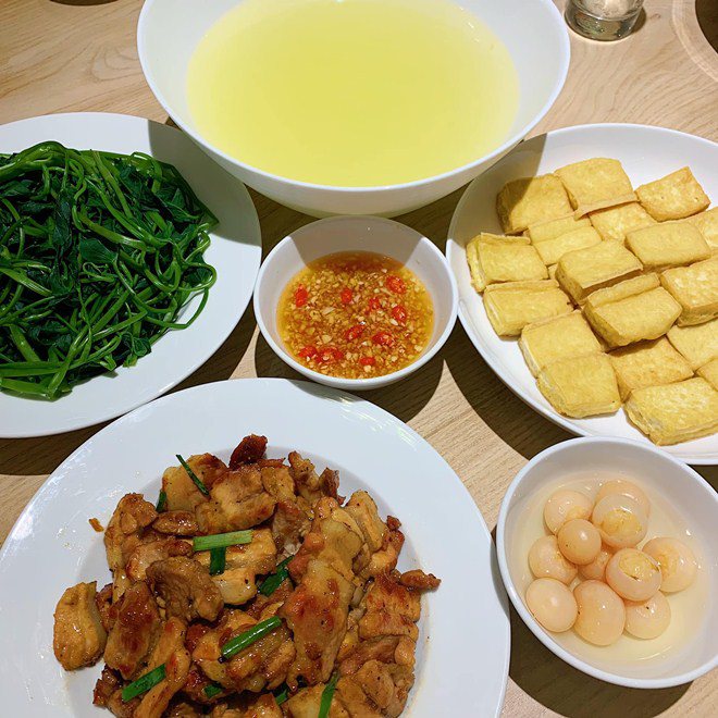 Chưa chồng mà Bích Phương làm cơm ngon chuẩn vợ đảm, bảo sao bao anh lao vào xin rửa bát-13