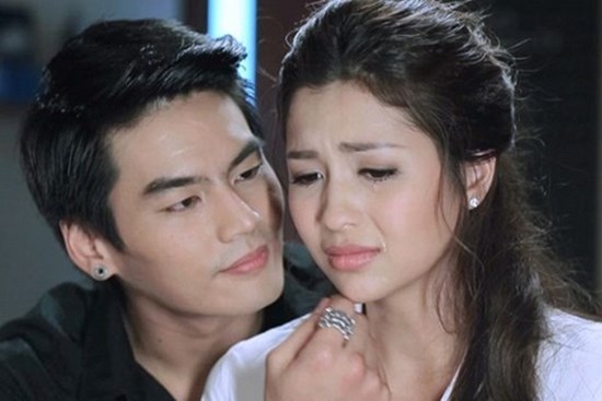 Đến chơi nhưng bạn trai đi vắng, bố anh ôm chầm rồi ghé tai thủ thỉ một câu điếng người