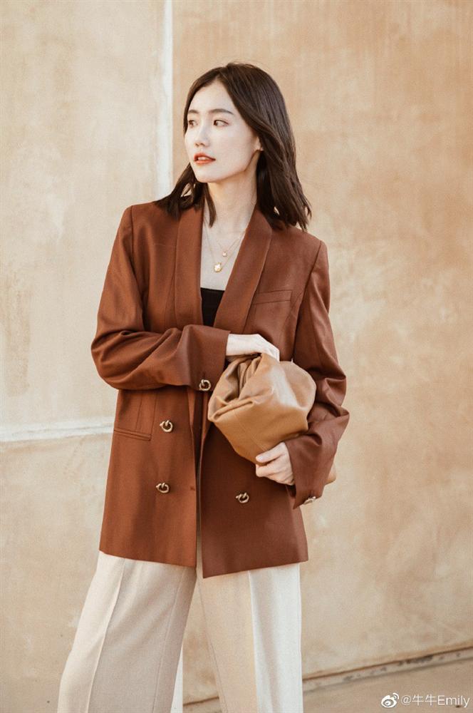 5 gam màu đẹp mỹ mãn, chỉ chờ thu sang là chị em sắm sửa váy áo liền tay-2