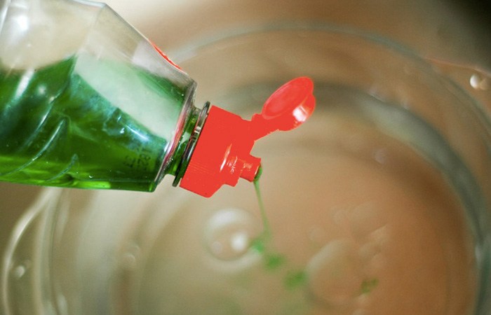 Bỏ nước lau kính đầy hóa chất đi, đây là cách khiến nó sạch bong nhờ nguyên liệu rẻ tiền-5