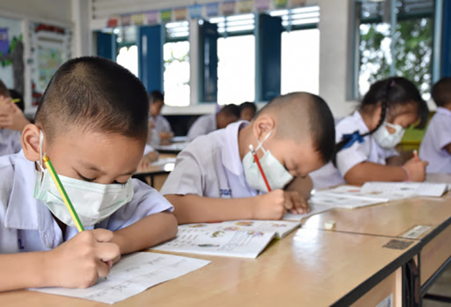 Quy định của Sở GD-ĐT khi năm học mới bắt đầu: Học sinh đeo khẩu trang trong lớp học và đảm bảo giãn cách-2