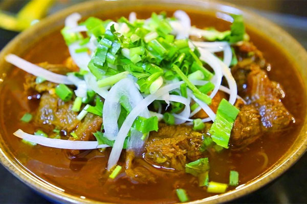 Đoạn video quay cảnh con tôm gồng người cố thoát khỏi chảo dầu nóng thu hút gần 2 triệu lượt xem trên TikTok-1